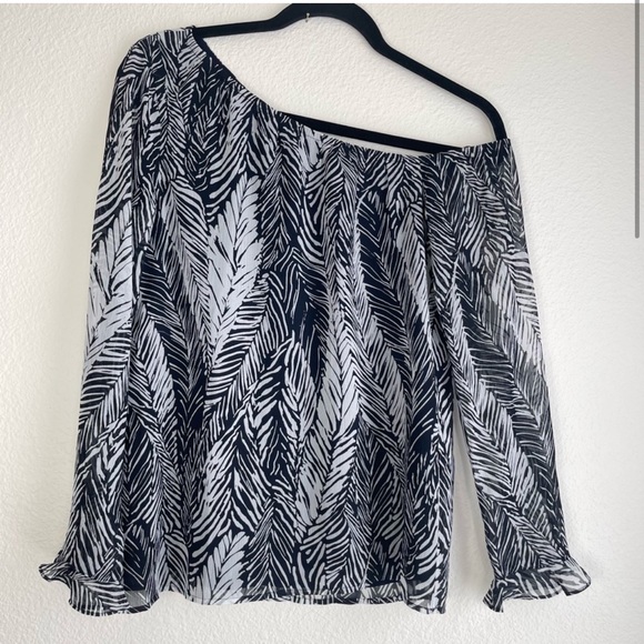 Club Monaco One-Shoulder Blouse Flare Cuffs
Palm printed size XS - Picture 1 of 16